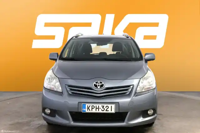 Sininen Tila-auto, Toyota VERSO – KPH-321