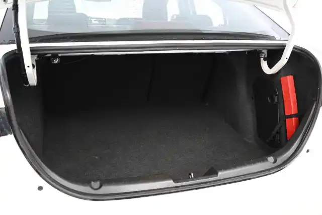 Sininen Tila-auto, Toyota VERSO – KPH-321