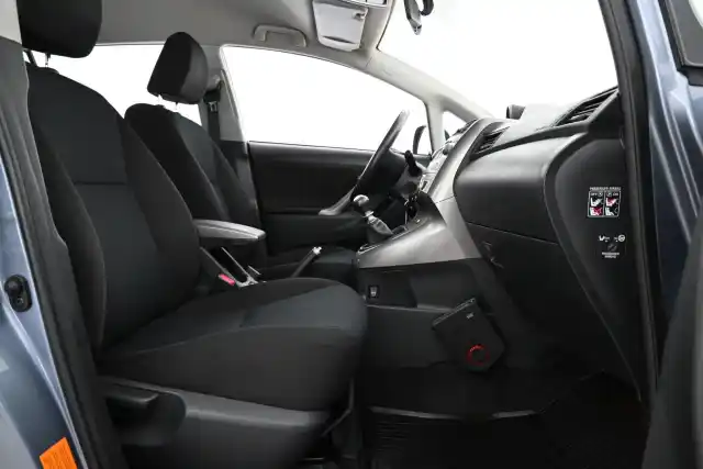 Sininen Tila-auto, Toyota VERSO – KPH-321