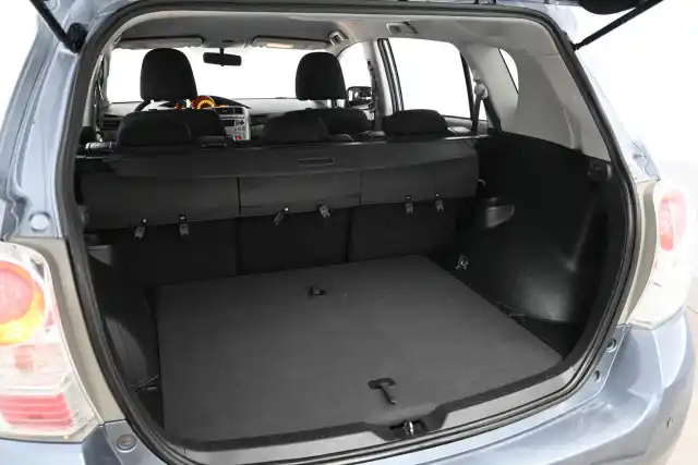 Sininen Tila-auto, Toyota VERSO – KPH-321