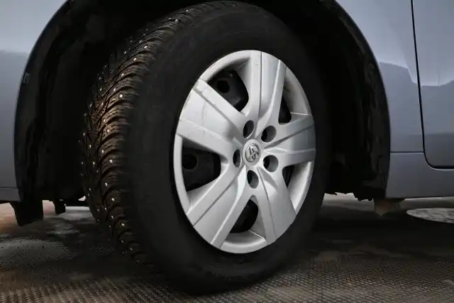 Sininen Tila-auto, Toyota VERSO – KPH-321
