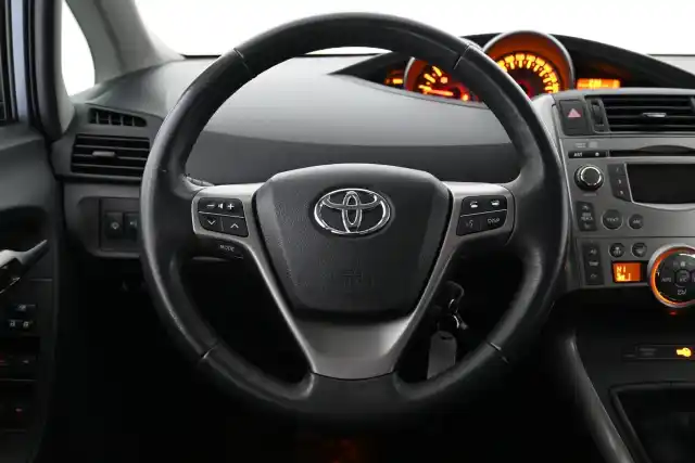 Sininen Tila-auto, Toyota VERSO – KPH-321