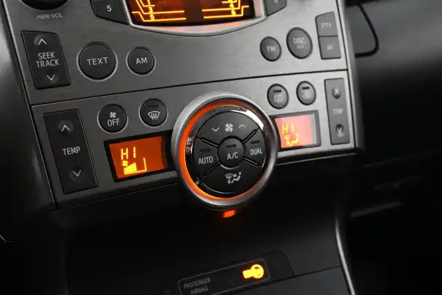 Sininen Tila-auto, Toyota VERSO – KPH-321