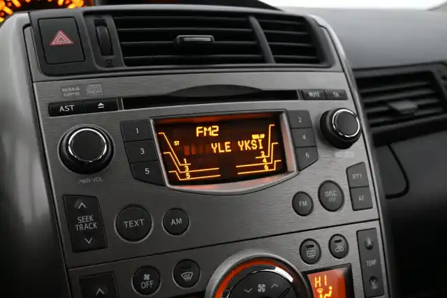 Sininen Tila-auto, Toyota VERSO – KPH-321