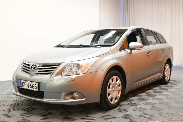 Harmaa Farmari, Toyota Avensis – KPH-665