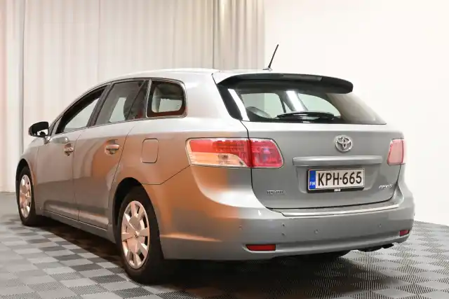 Harmaa Farmari, Toyota Avensis – KPH-665