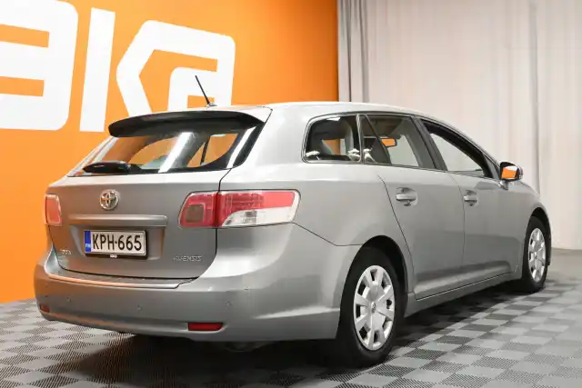 Harmaa Farmari, Toyota Avensis – KPH-665