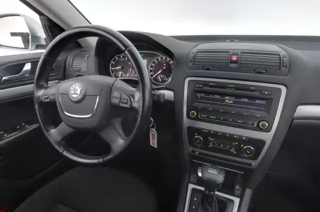 Vihreä Farmari, Skoda Octavia – KPJ-216