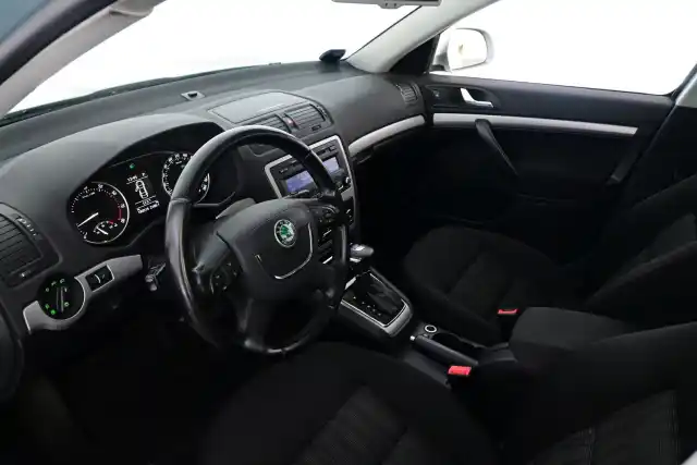 Vihreä Farmari, Skoda Octavia – KPJ-216