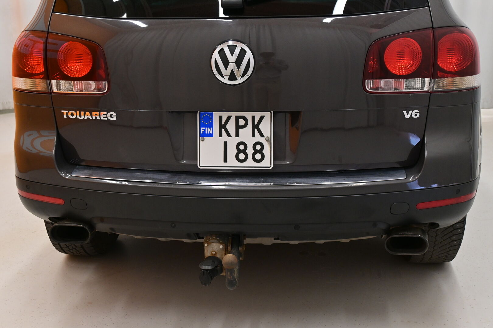 Harmaa Maastoauto, Volkswagen Touareg – KPK-188
