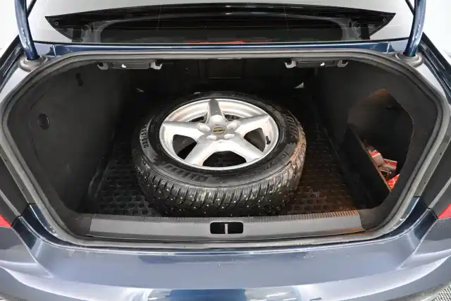 Sininen Sedan, Volkswagen Passat – KPN-231