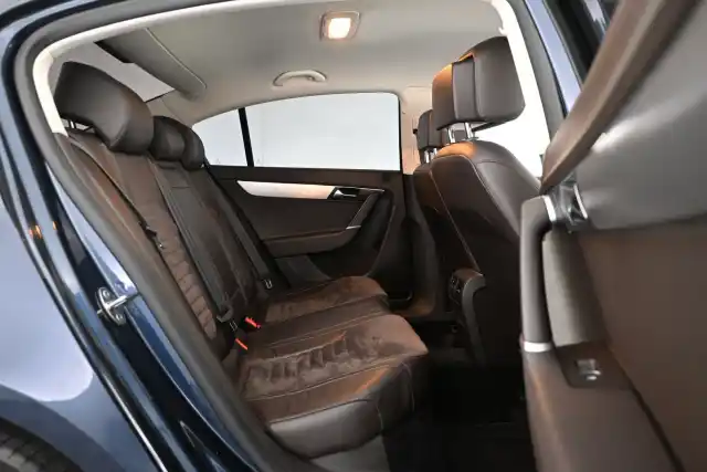 Sininen Sedan, Volkswagen Passat – KPN-231