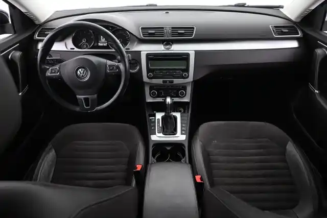 Sininen Sedan, Volkswagen Passat – KPN-231