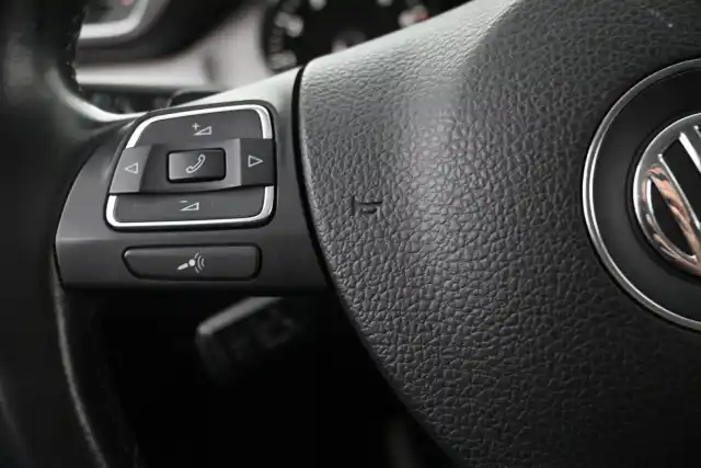 Sininen Sedan, Volkswagen Passat – KPN-231
