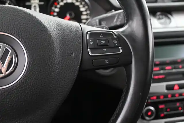 Sininen Sedan, Volkswagen Passat – KPN-231