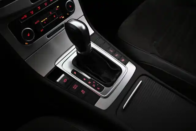 Sininen Sedan, Volkswagen Passat – KPN-231