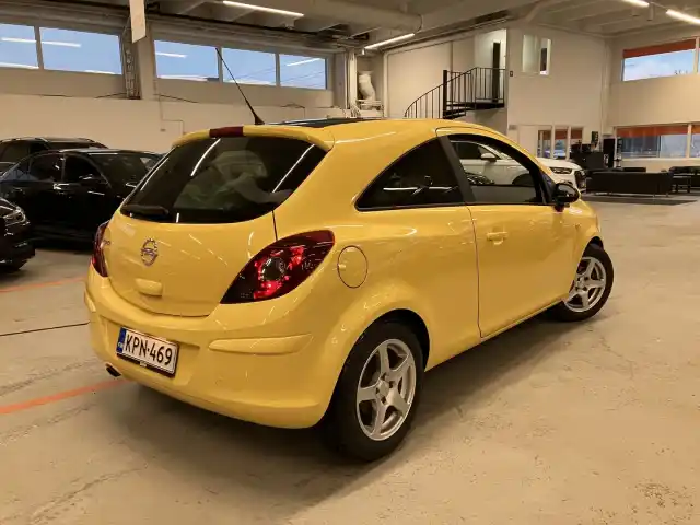 Keltainen Viistoperä, Opel Corsa – KPN-469