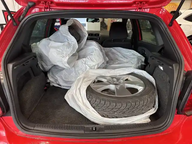 Punainen Viistoperä, Volkswagen Polo – KPS-289