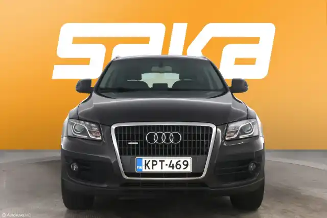 Harmaa Maastoauto, Audi Q5 – KPT-469