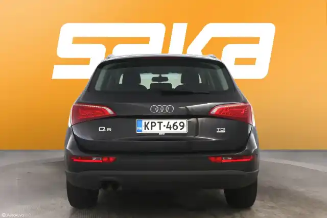 Harmaa Maastoauto, Audi Q5 – KPT-469