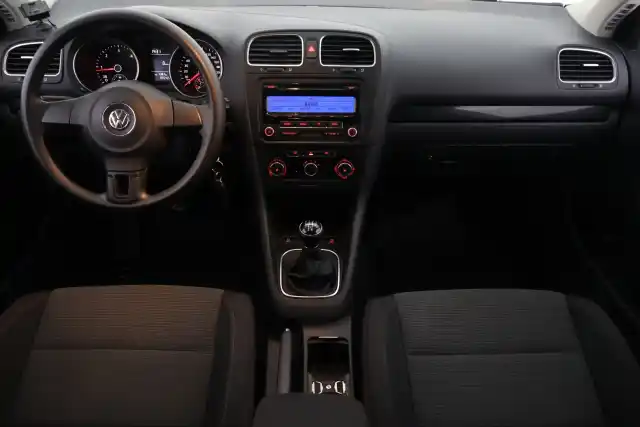 Valkoinen Farmari, Volkswagen Golf – KPT-948