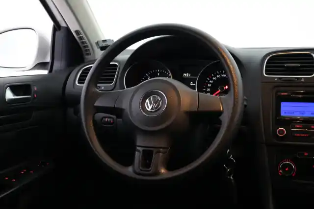 Valkoinen Farmari, Volkswagen Golf – KPT-948