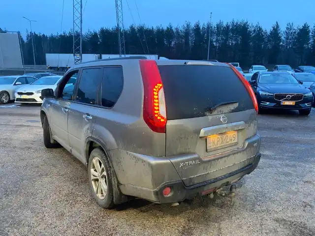 Harmaa Maastoauto, Nissan X-Trail – KPX-249