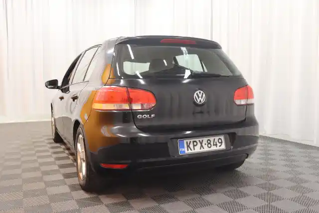 Musta Viistoperä, Volkswagen Golf – KPX-849