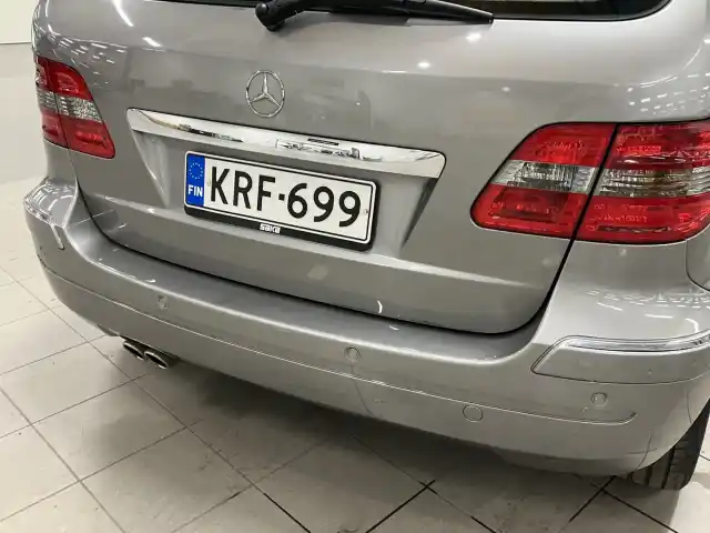 Harmaa Tila-auto, Mercedes-Benz B – KRF-699