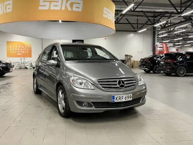 Harmaa Tila-auto, Mercedes-Benz B – KRF-699