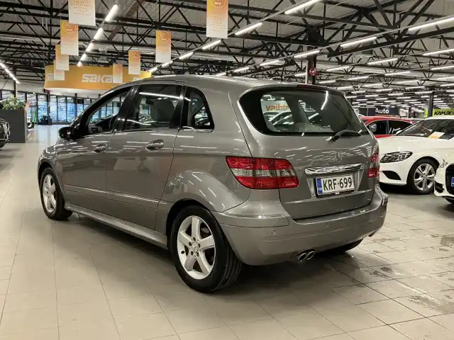 Harmaa Tila-auto, Mercedes-Benz B – KRF-699