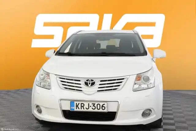 Valkoinen Farmari, Toyota Avensis – KRJ-306