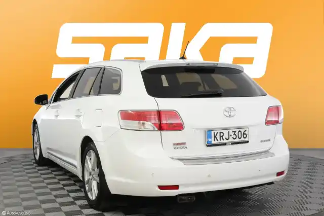 Valkoinen Farmari, Toyota Avensis – KRJ-306