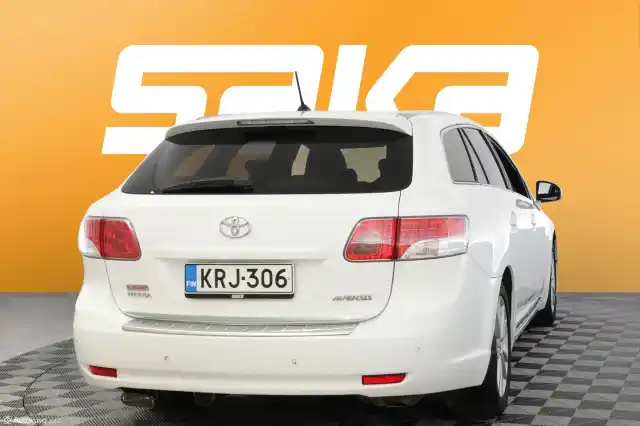 Valkoinen Farmari, Toyota Avensis – KRJ-306