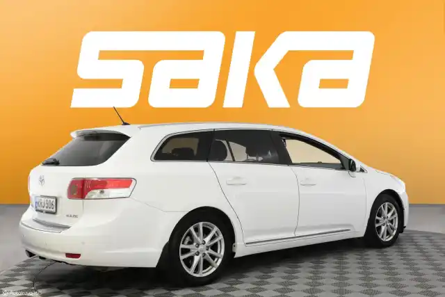 Valkoinen Farmari, Toyota Avensis – KRJ-306