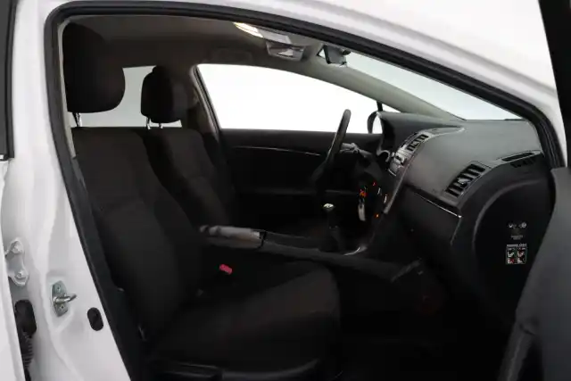 Valkoinen Farmari, Toyota Avensis – KRJ-306