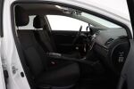 Valkoinen Farmari, Toyota Avensis – KRJ-306, kuva 10