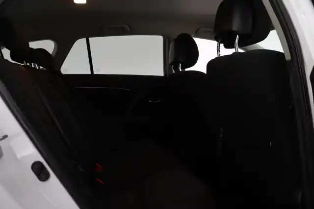 Valkoinen Farmari, Toyota Avensis – KRJ-306