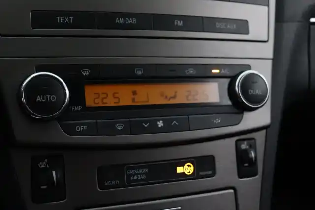Valkoinen Farmari, Toyota Avensis – KRJ-306