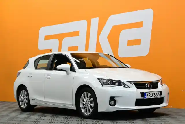 Valkoinen Viistoperä, Lexus CT – KRJ-333