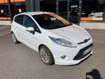 Valkoinen Viistoperä, Ford Fiesta – KRJ-886, kuva 1