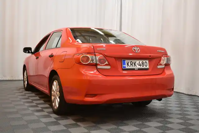 Punainen Sedan, Toyota Corolla – KRK-480