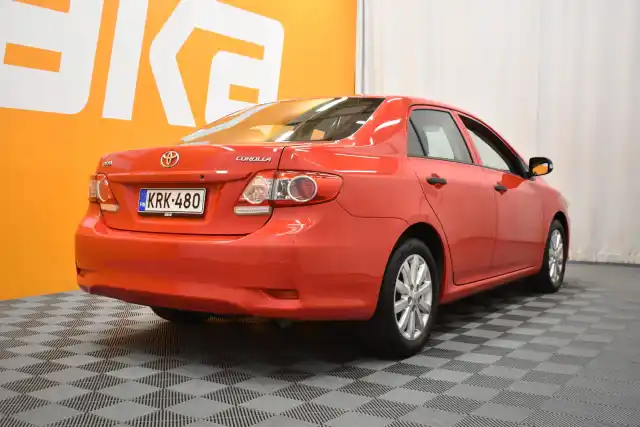 Punainen Sedan, Toyota Corolla – KRK-480