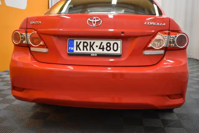 Punainen Sedan, Toyota Corolla – KRK-480