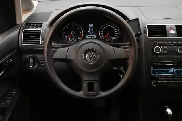 Harmaa Tila-auto, Volkswagen Touran – KRM-434