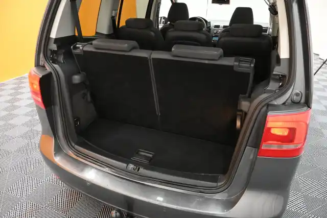 Harmaa Tila-auto, Volkswagen Touran – KRM-434