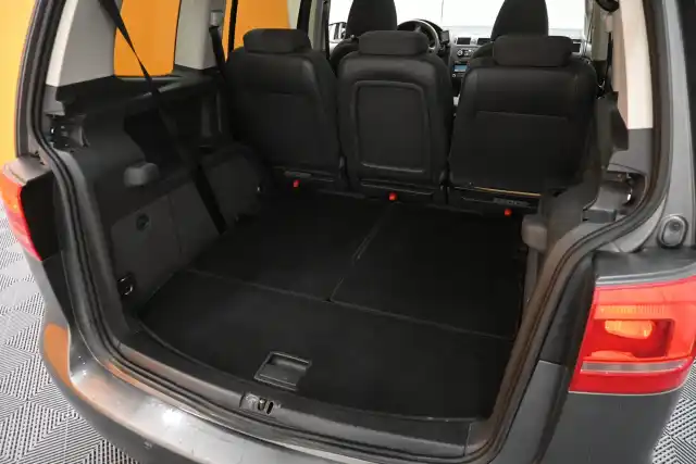 Harmaa Tila-auto, Volkswagen Touran – KRM-434