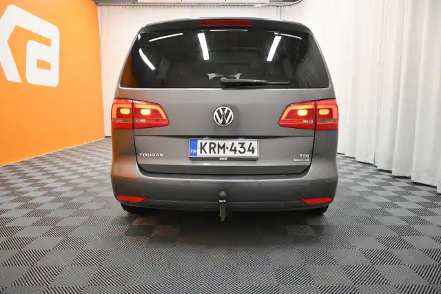 Harmaa Tila-auto, Volkswagen Touran – KRM-434