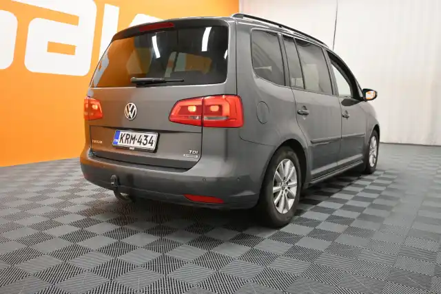 Harmaa Tila-auto, Volkswagen Touran – KRM-434