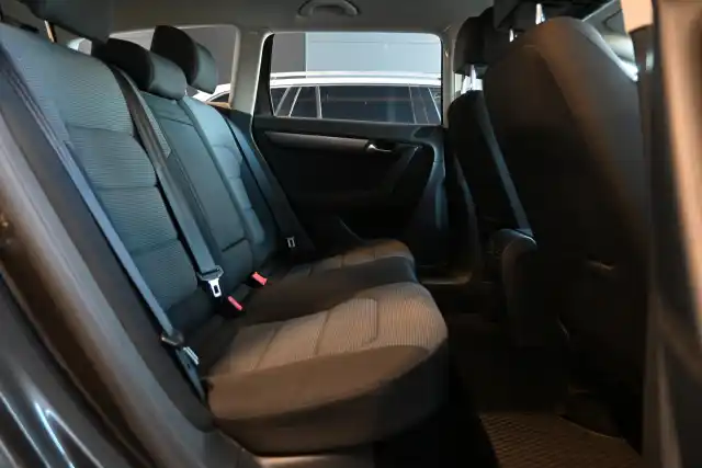 Ruskea (beige) Farmari, Volkswagen Passat – KRM-911